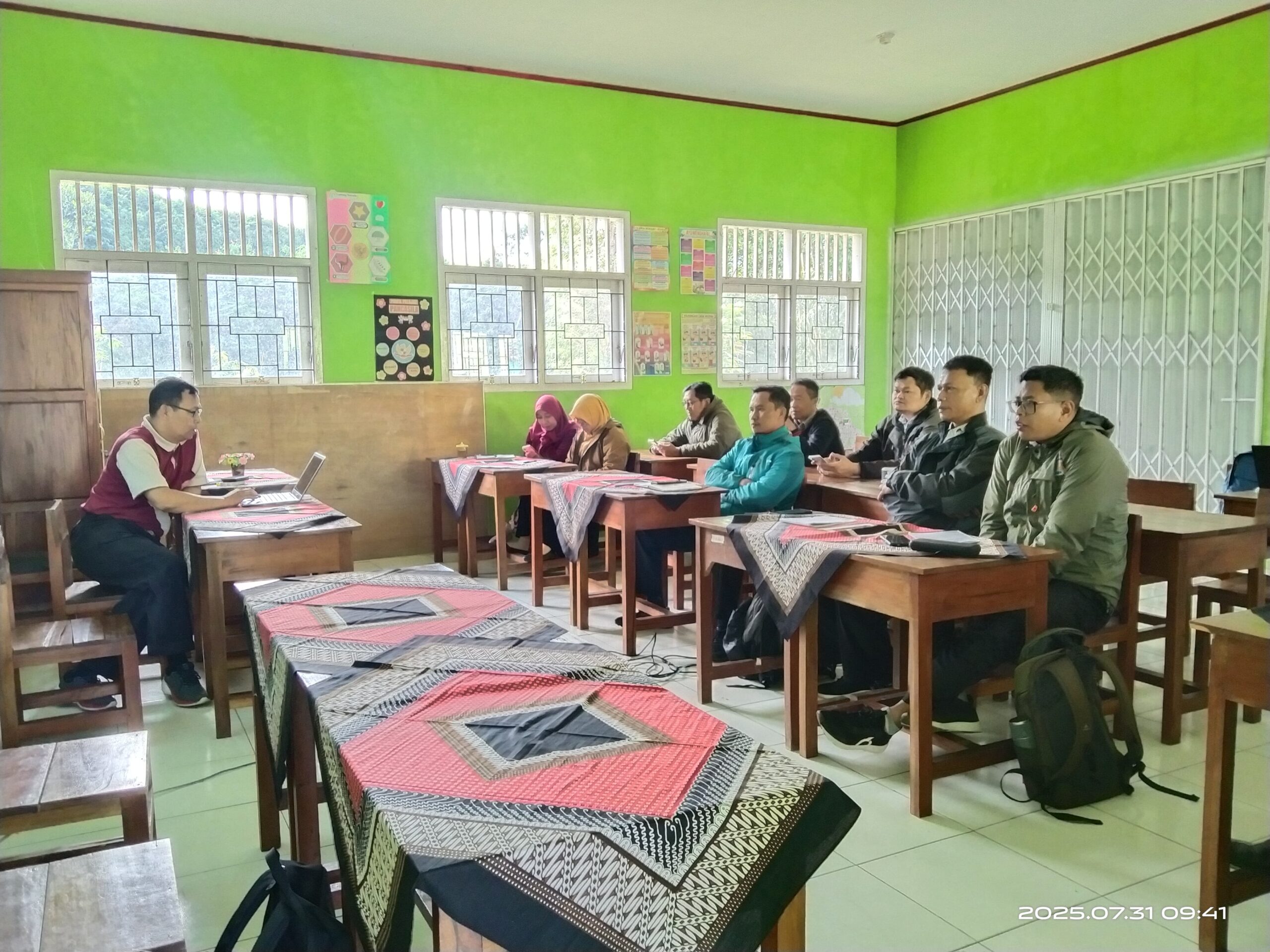 Menyongsong PORSENIJAR, PGRI Cabang Pejawaran Lakukan Sosialisasi