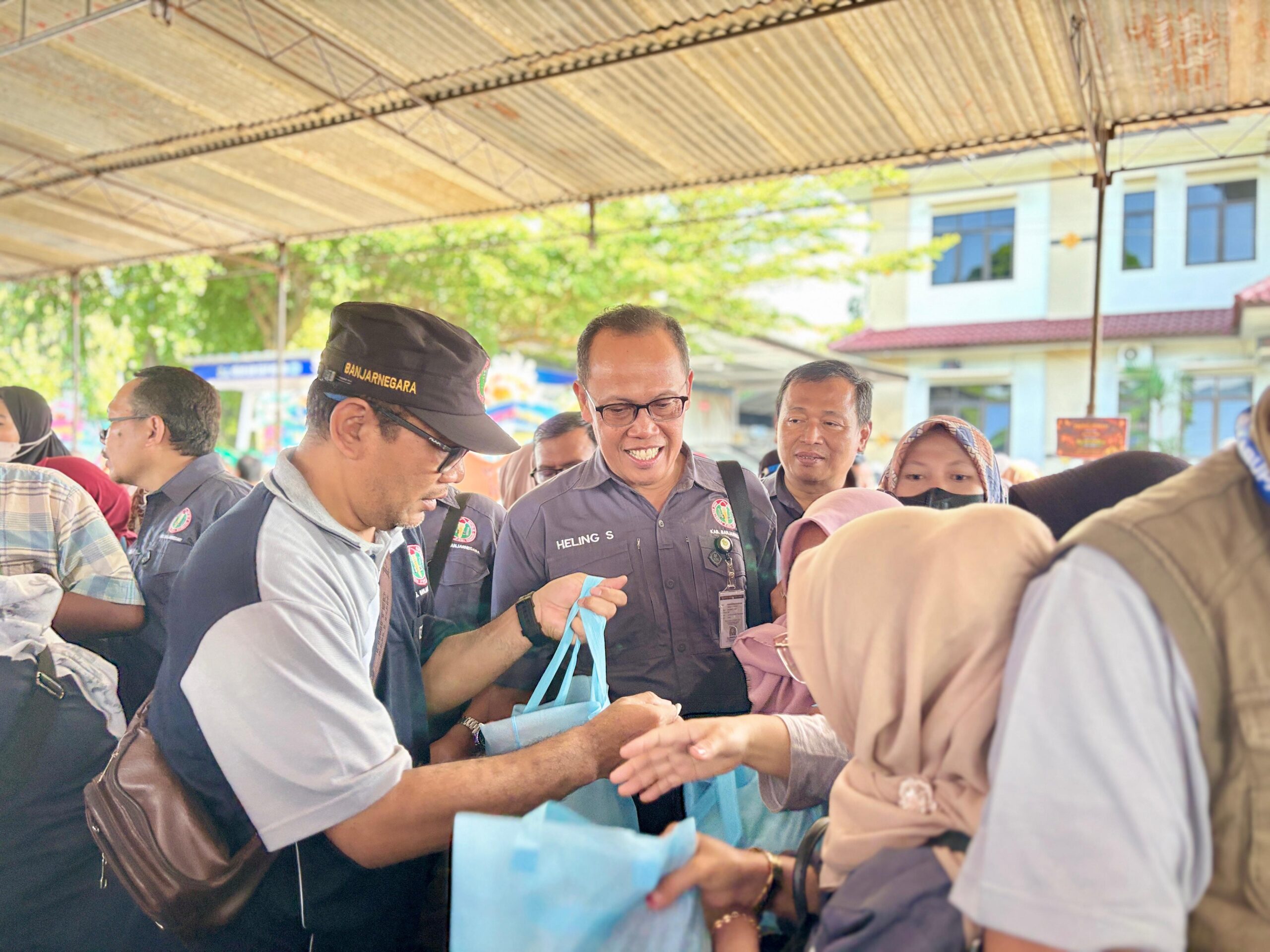 PGRI Kabupaten Banjarnegara Gelar Bazar Sembako Murah di Pasar Ramadan, 130 Paket Ludes dalam 5 Menit